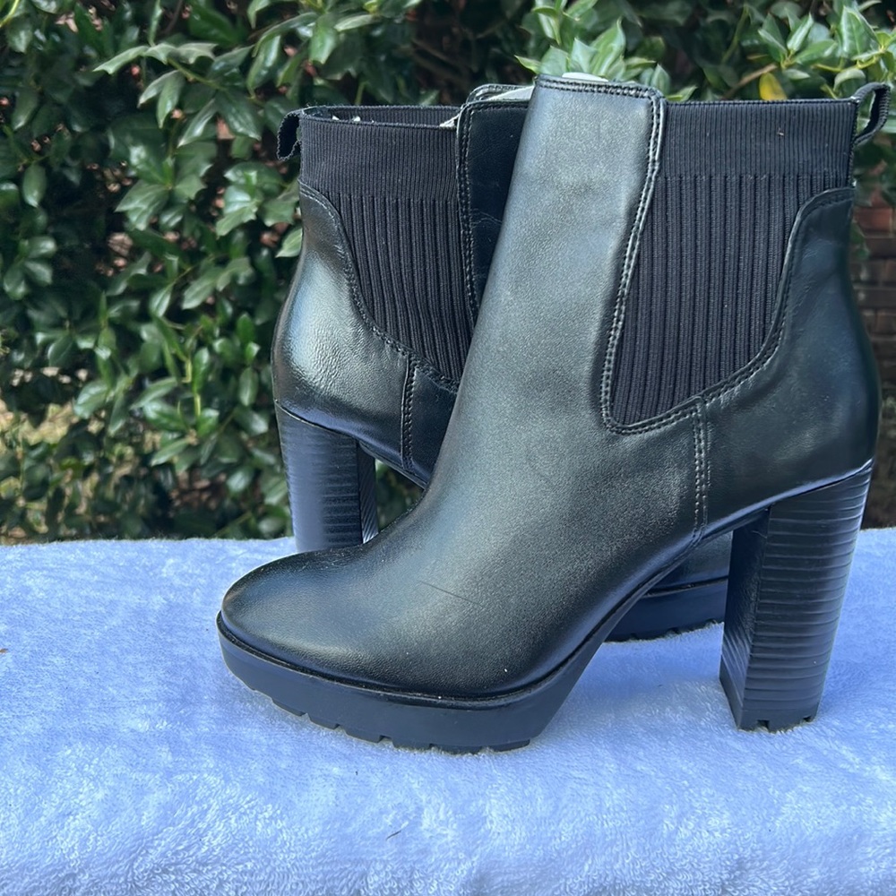 Kenneth Cole Booties🎄Make An Offer🎄 - Picture 2 of 11